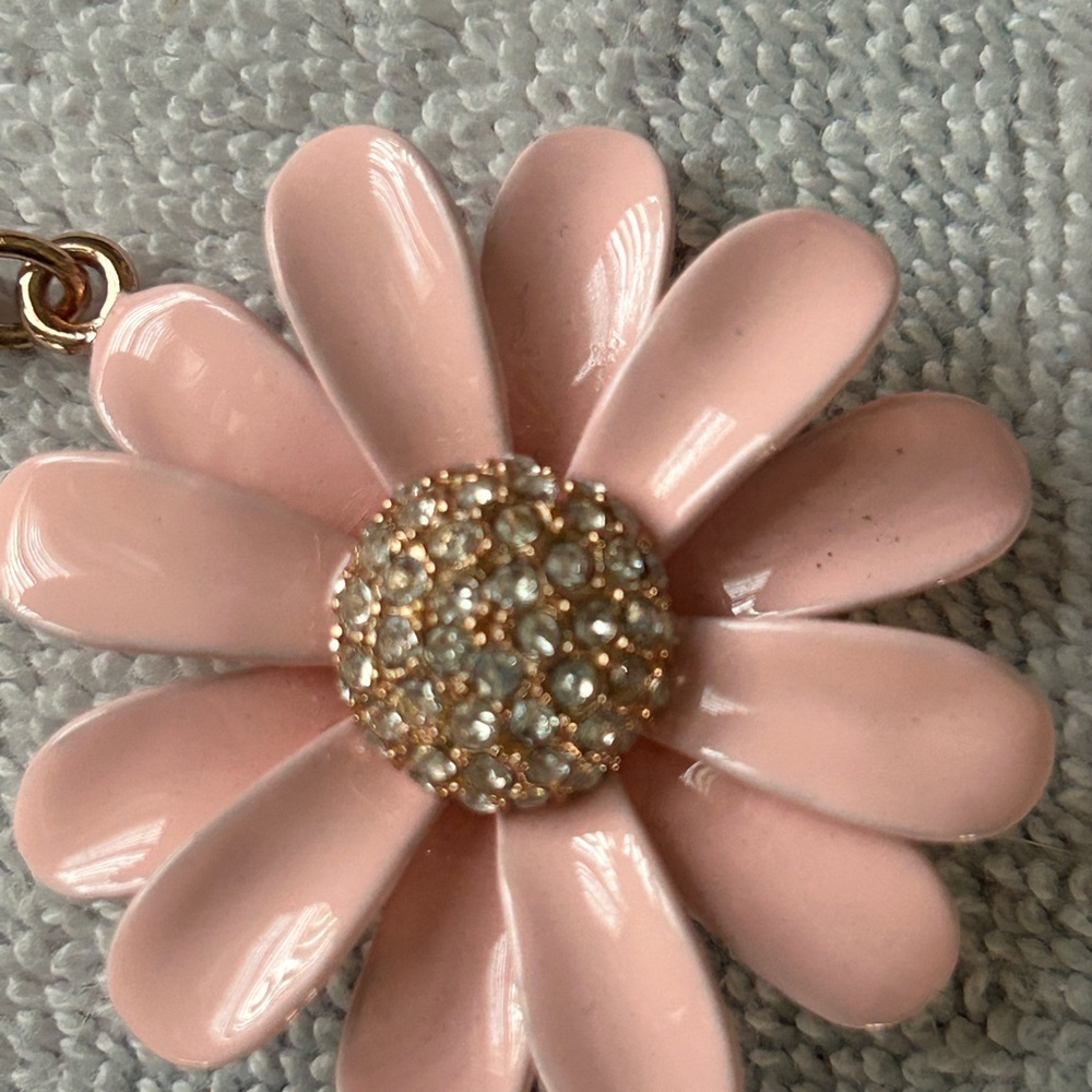 Kate Spade Pink Daisy Keychain with Gold Details - Picture 2 of 9